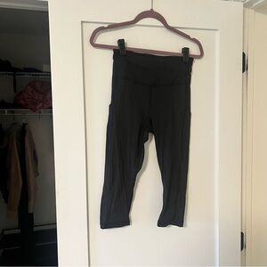 LIKE NEW CAPRI ATHLETA LEGGINGS